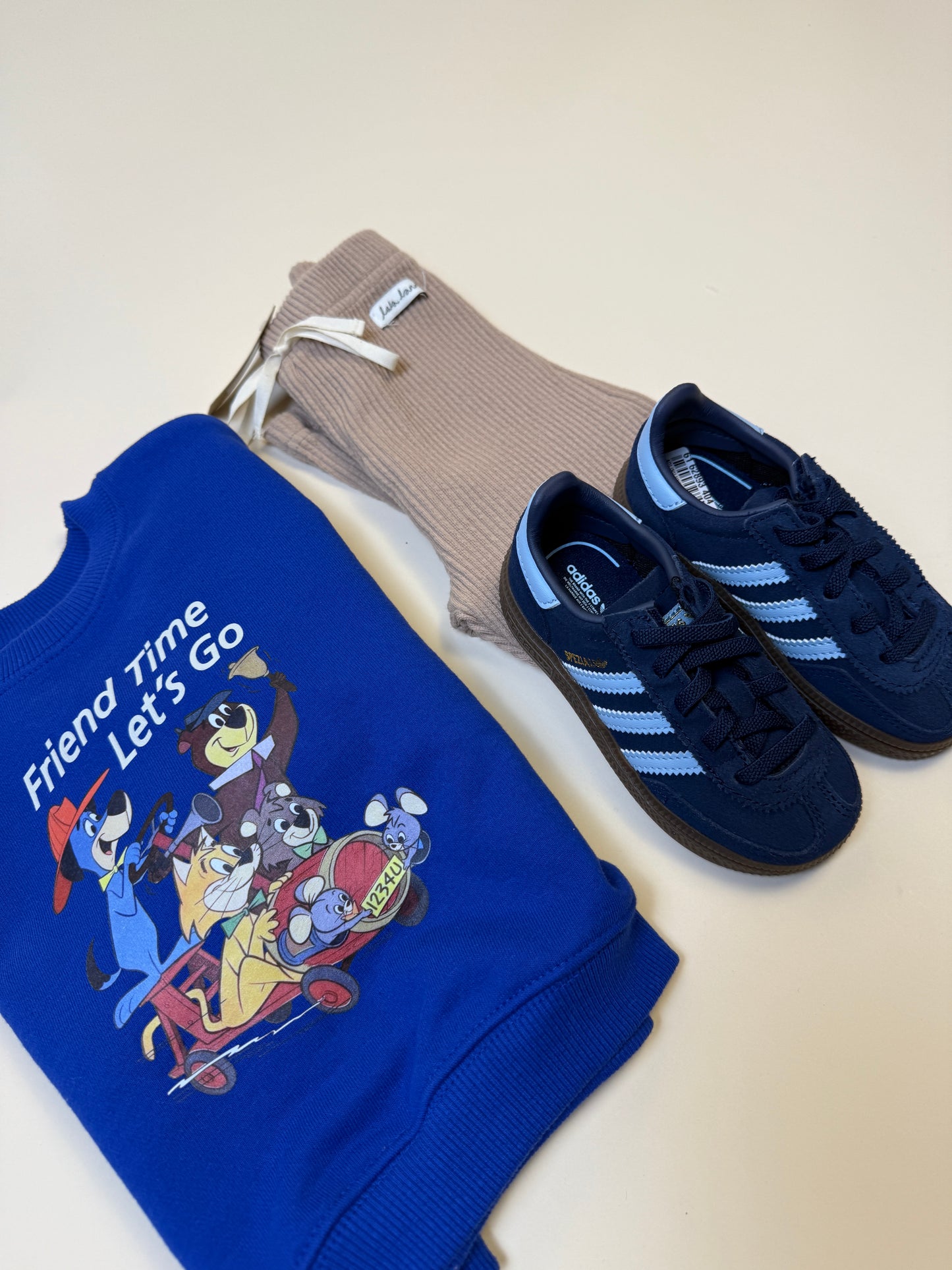 SWEATSHIRT | let’s Go friends