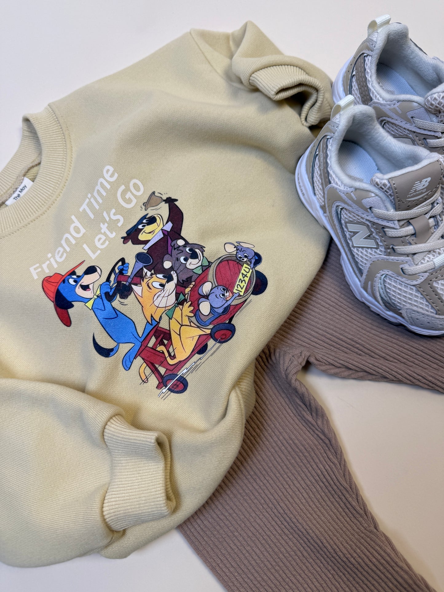 SWEATSHIRT | let’s Go friends