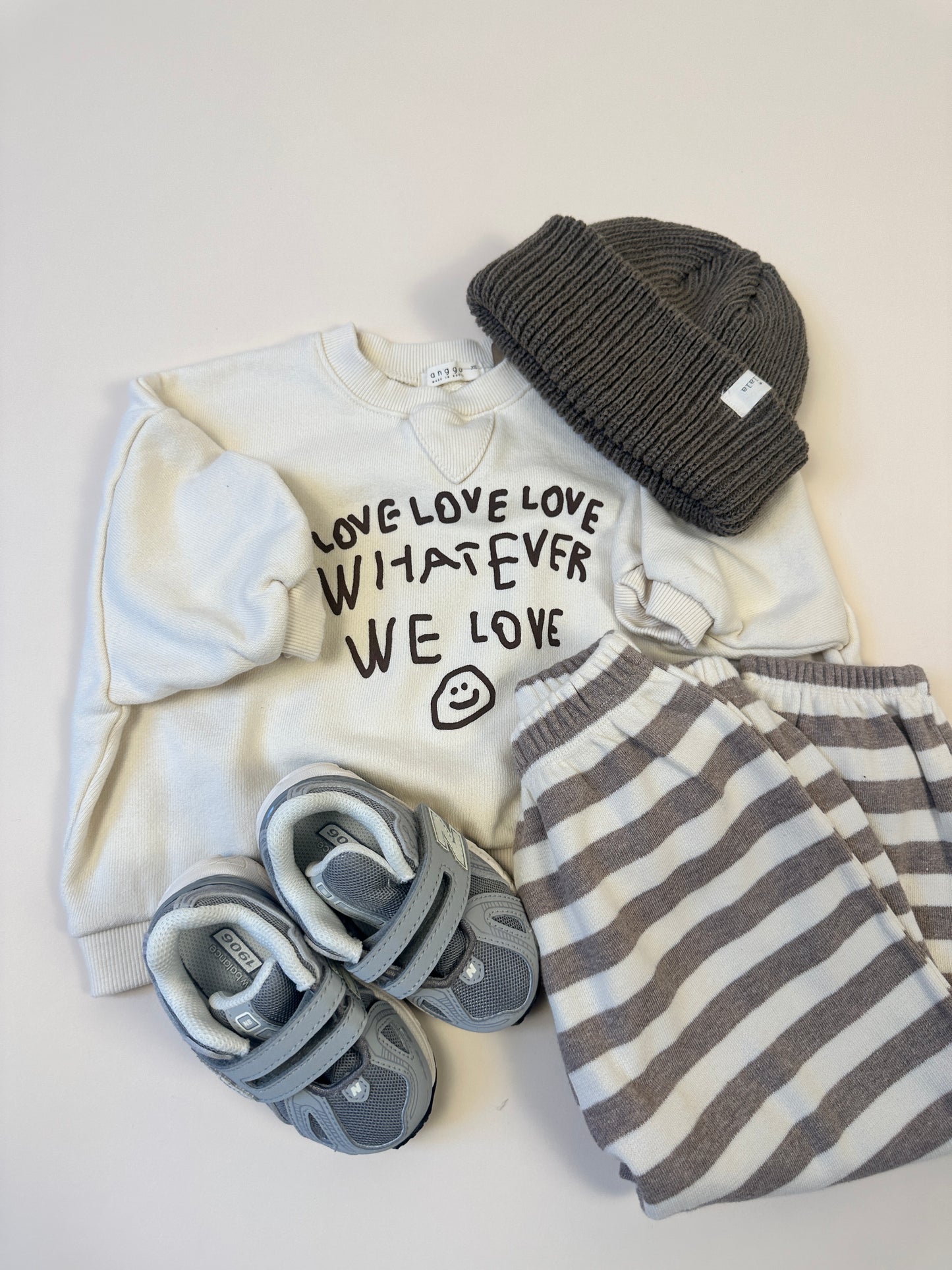 SWEATSHIRT| love