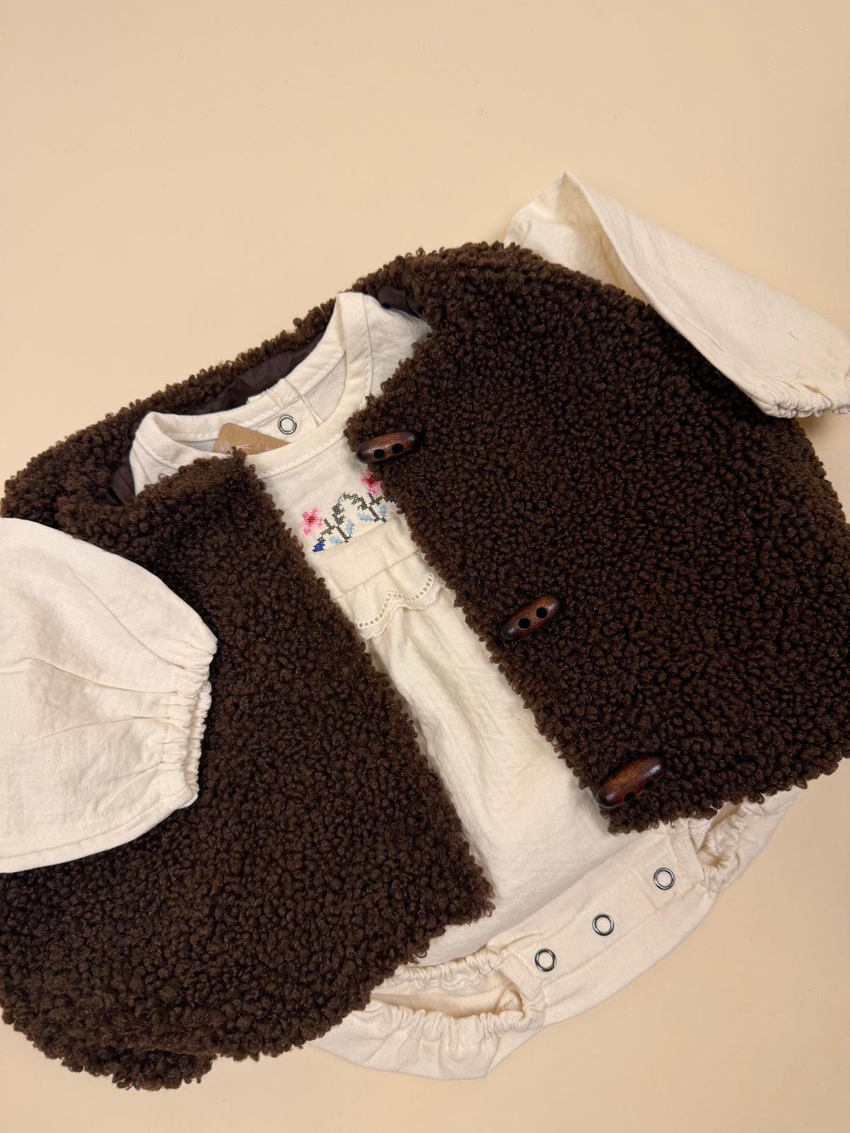 VEST | teddy love