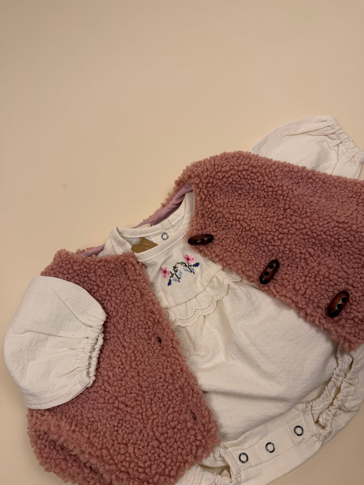 VEST | teddy love