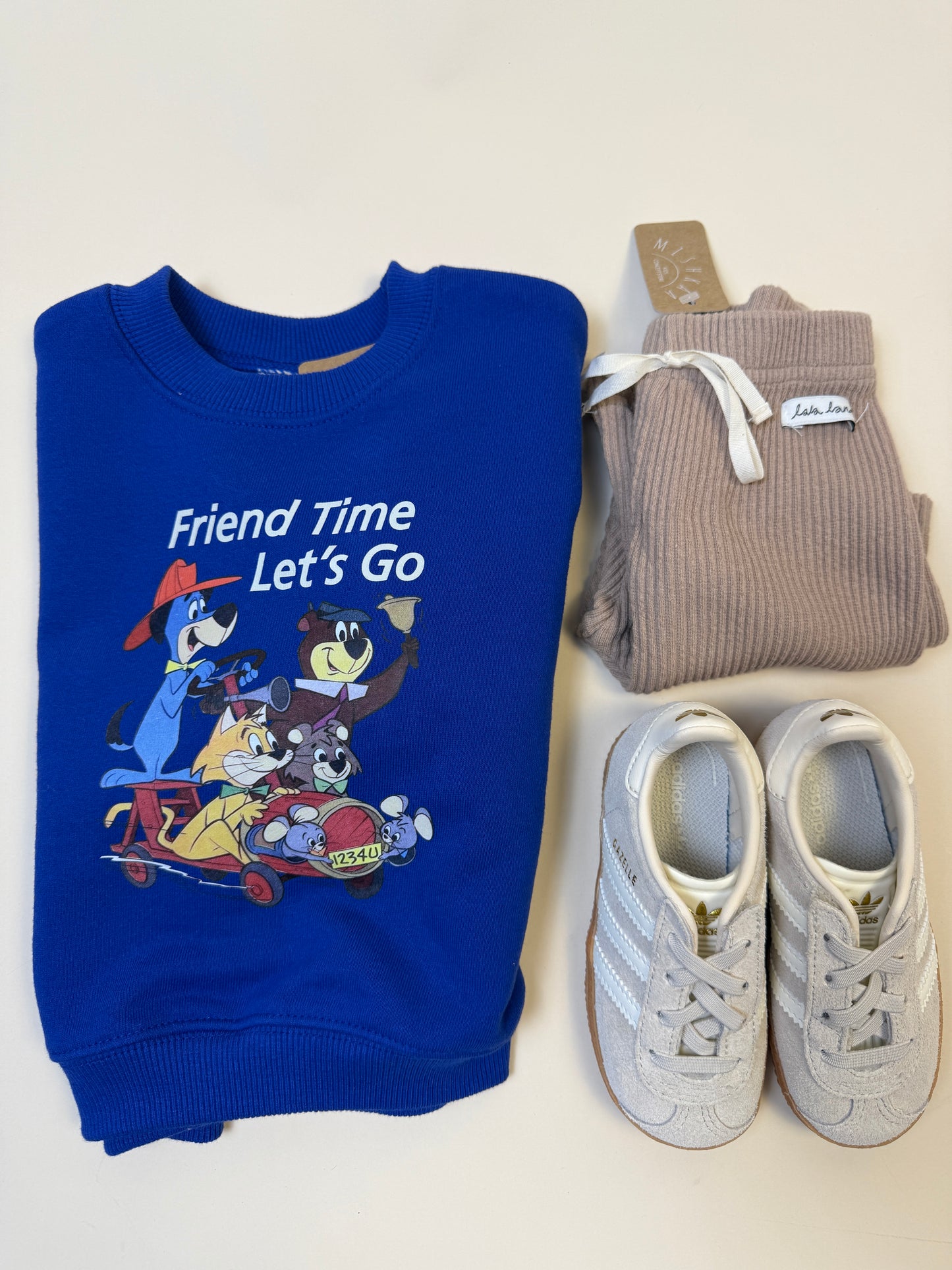 SWEATSHIRT | let’s Go friends