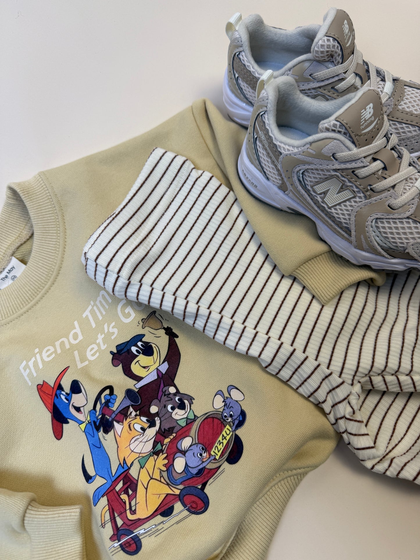 SWEATSHIRT | let’s Go friends