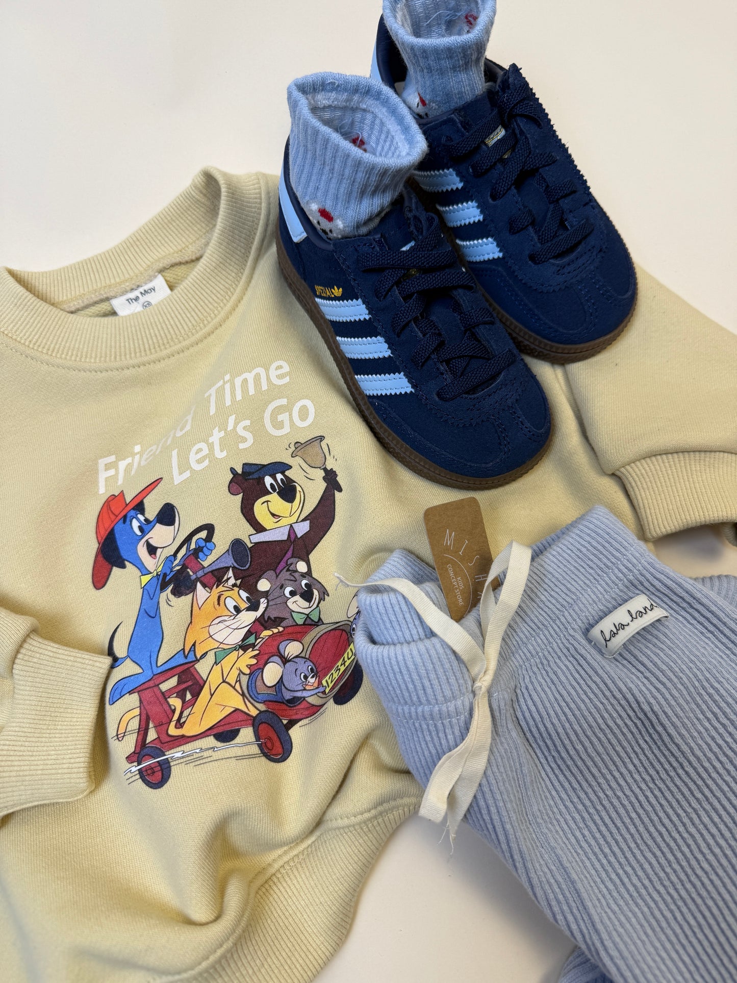 SWEATSHIRT | let’s Go friends