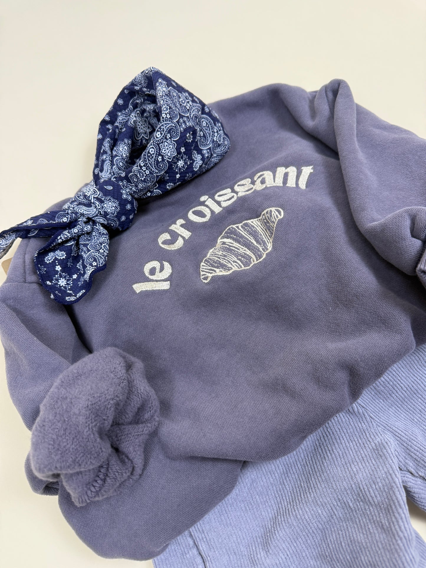 SWEATSHIRT| croissant