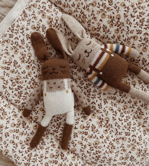 BUNNNY KNIT TOY | ecru overalls